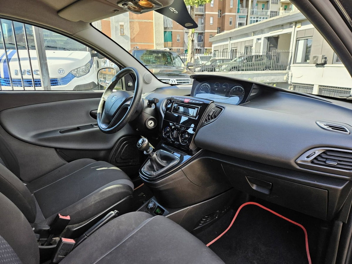Lancia Ypsilon 1.2 69 CV 5 porte GPL Ecochic Alberta Ferretti (8)