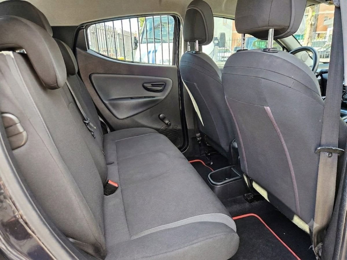 Lancia Ypsilon 1.2 69 CV 5 porte GPL Ecochic Alberta Ferretti (9)
