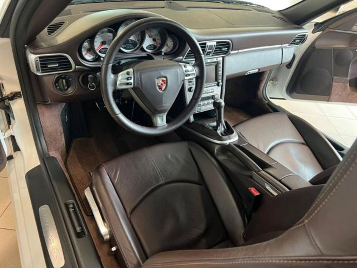 Porsche 911 Coupé Carrera 4S (10)