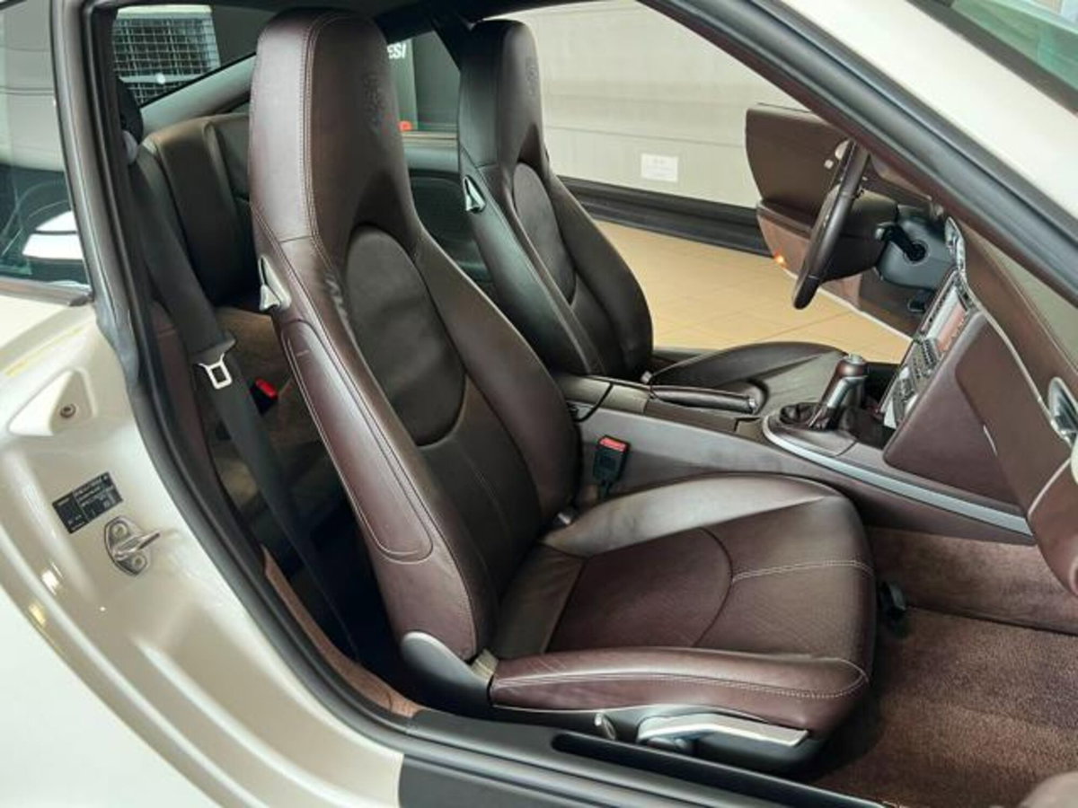Porsche 911 Coupé Carrera 4S (17)