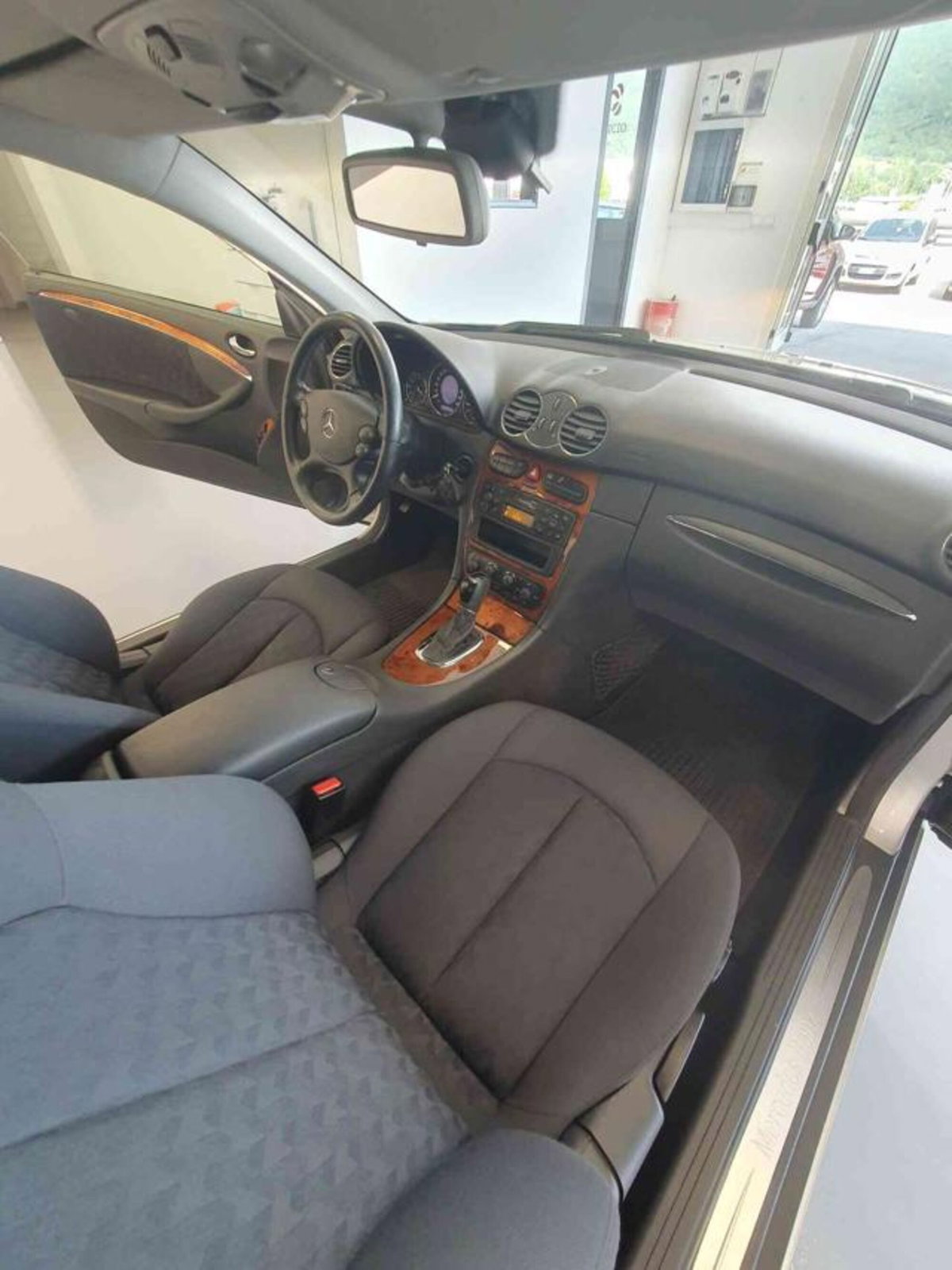 Mercedes-Benz CLK 270 CDI cat Avantgarde (9)