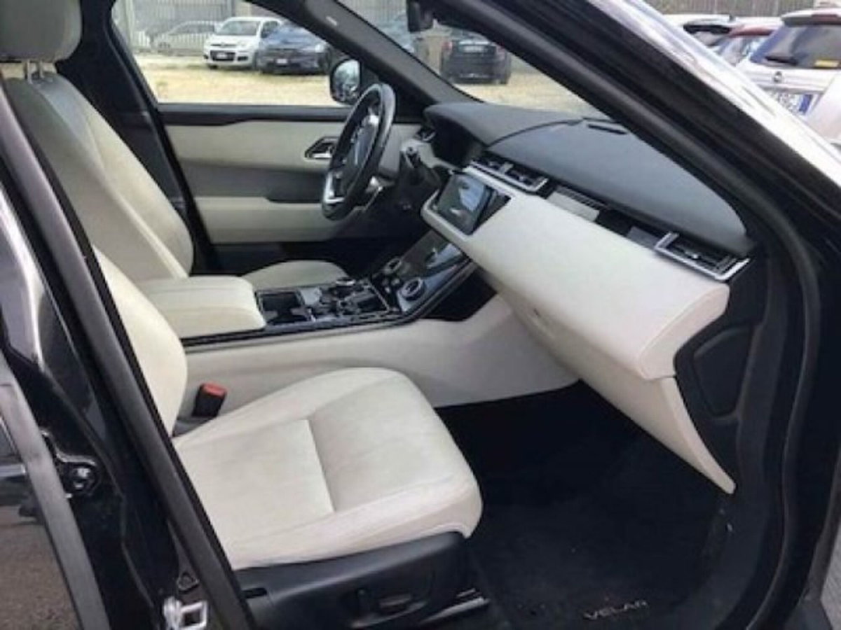 Land Rover Range Rover Velar 2.0D I4 240 CV (10)