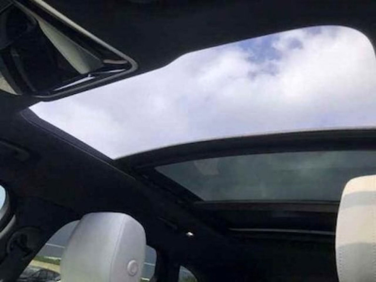 Land Rover Range Rover Velar 2.0D I4 240 CV (12)