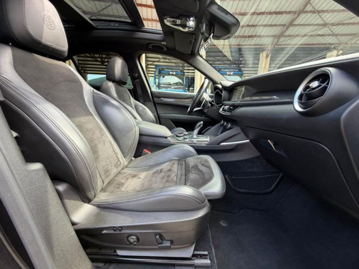 Alfa Romeo Stelvio Stelvio 2.9 Bi-Turbo V6 510 CV AT8 Quadrifoglio (11)