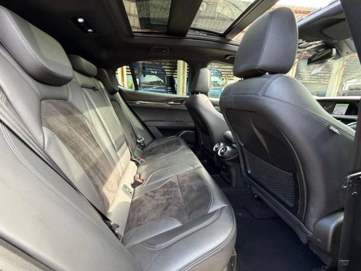 Alfa Romeo Stelvio Stelvio 2.9 Bi-Turbo V6 510 CV AT8 Quadrifoglio (13)