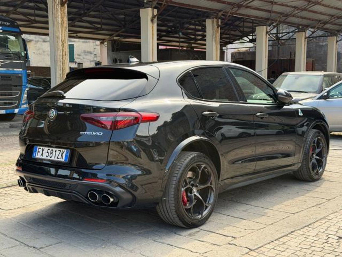 Alfa Romeo Stelvio Stelvio 2.9 Bi-Turbo V6 510 CV AT8 Quadrifoglio (5)