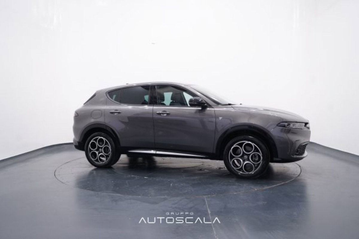 Alfa Romeo Tonale 1.3 phev Ti Q4 270cv at6 (8)