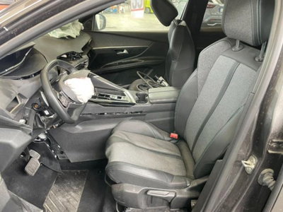 Peugeot 3008 Hybrid4 300 e-EAT8 Allure Pack (11)