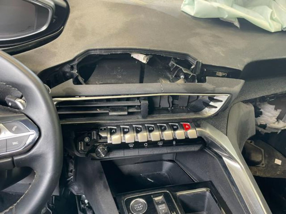 Peugeot 3008 Hybrid4 300 e-EAT8 Allure Pack (16)