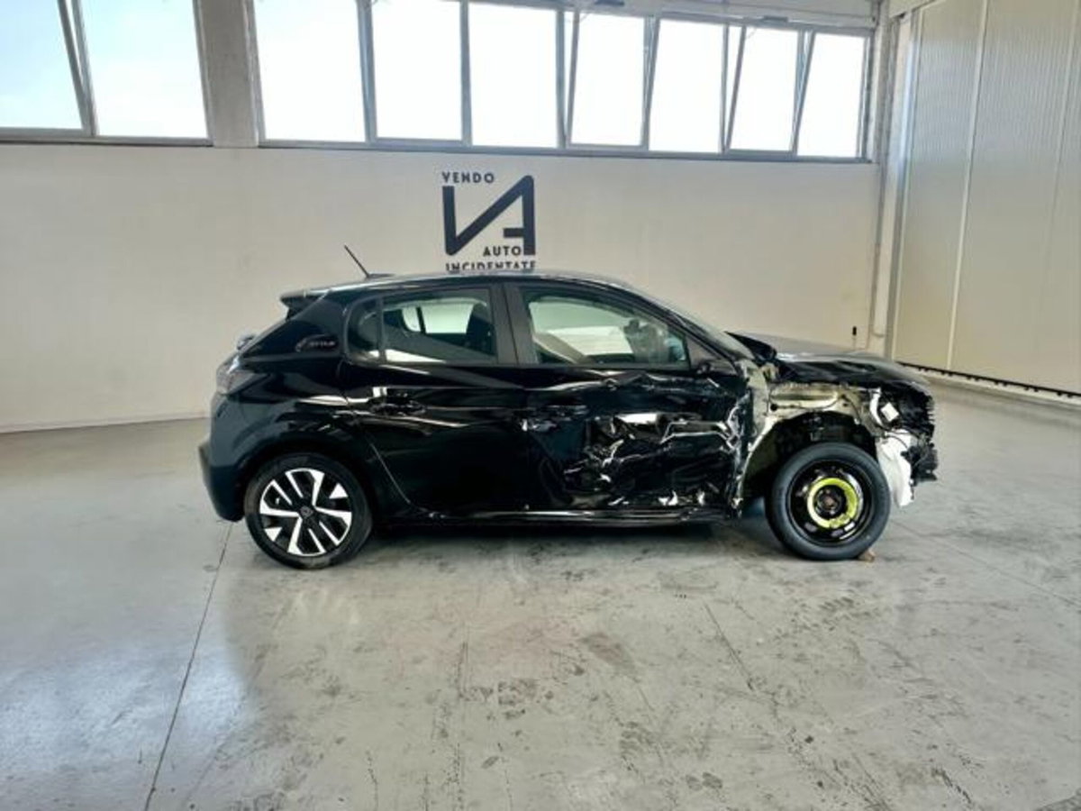 Peugeot 208 1.2 puretech Active s&s 100cv (8)