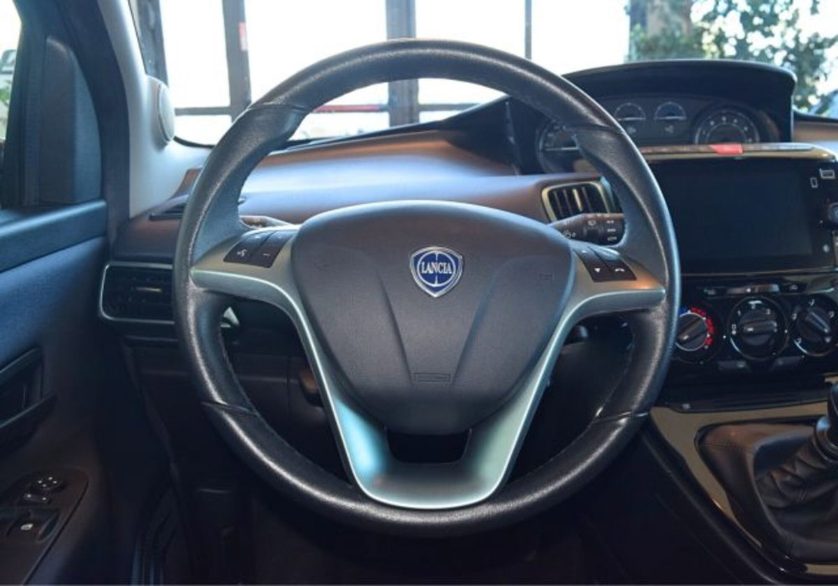 Lancia Ypsilon 1.0 FireFly 5 porte S&S Hybrid Maryne (10)