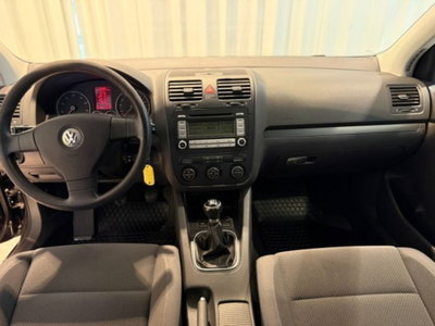 Volkswagen Golf 1.6 16V FSI 5p. Sportline (3)
