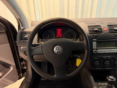 Volkswagen Golf 1.6 16V FSI 5p. Sportline (4)