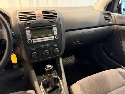Volkswagen Golf 1.6 16V FSI 5p. Sportline (5)