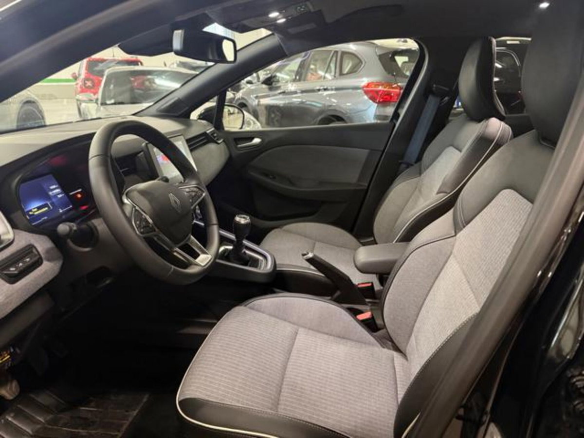 Renault Clio 1.0 tce Techno 90cv (11)