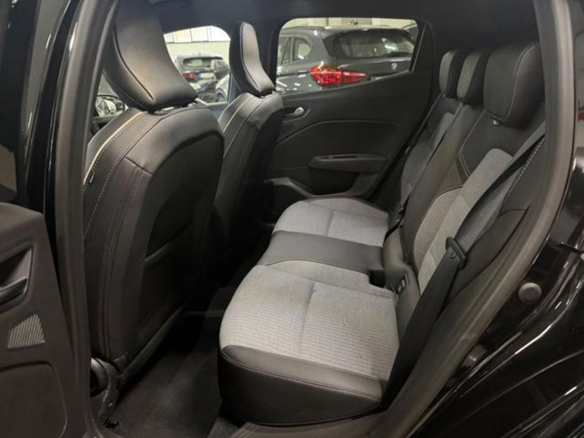 Renault Clio 1.0 tce Techno 90cv (16)