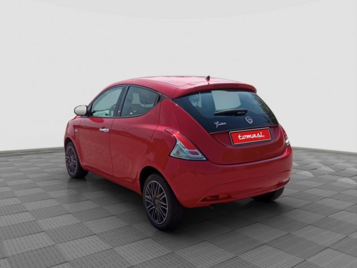 Lancia Ypsilon 1.2 69 CV 5 porte Silver (3)