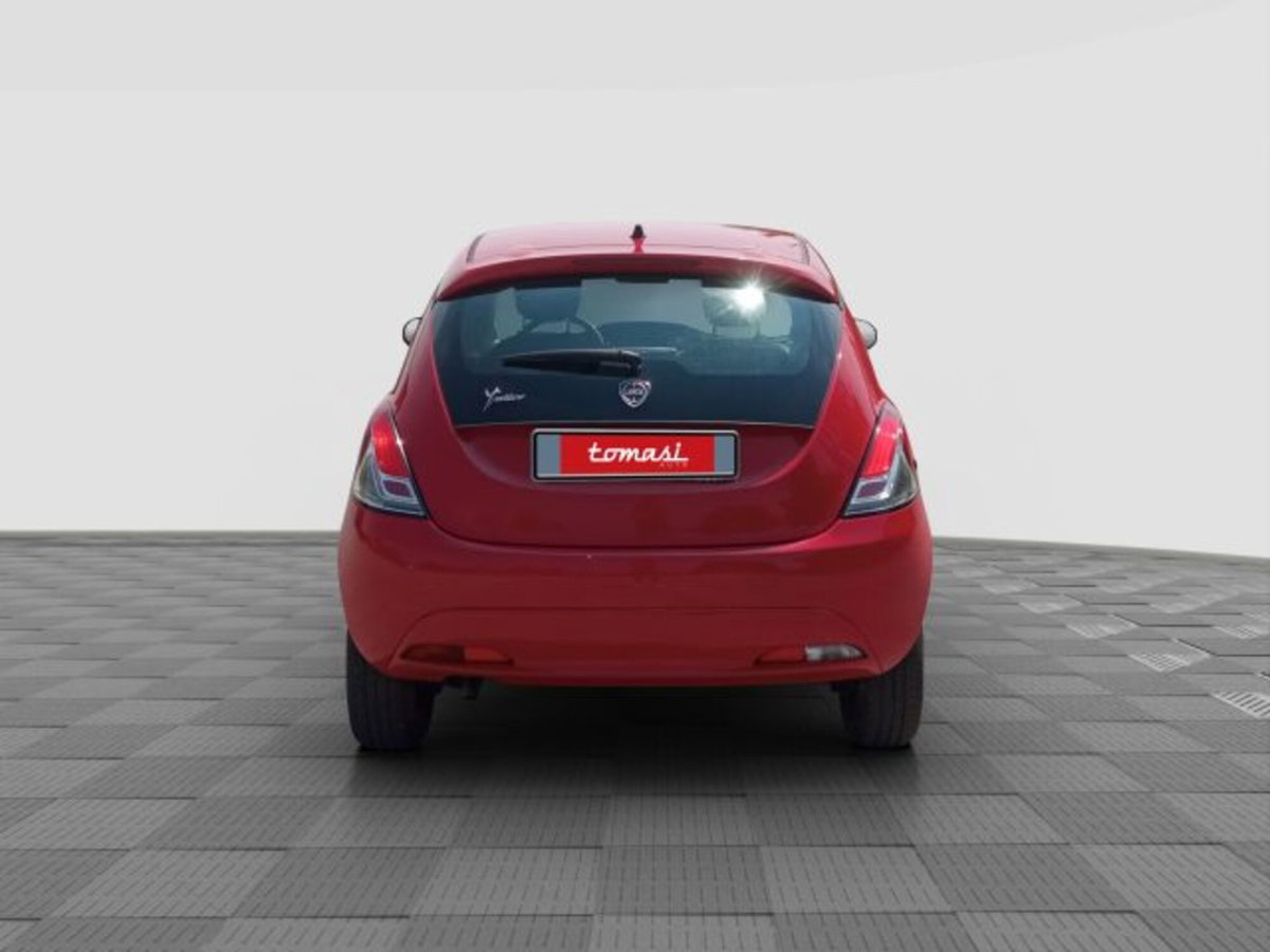 Lancia Ypsilon 1.2 69 CV 5 porte Silver (4)