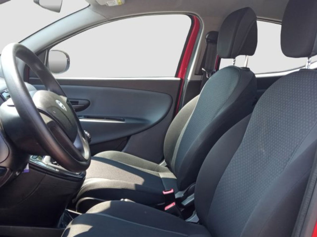Lancia Ypsilon 1.2 69 CV 5 porte Silver (9)
