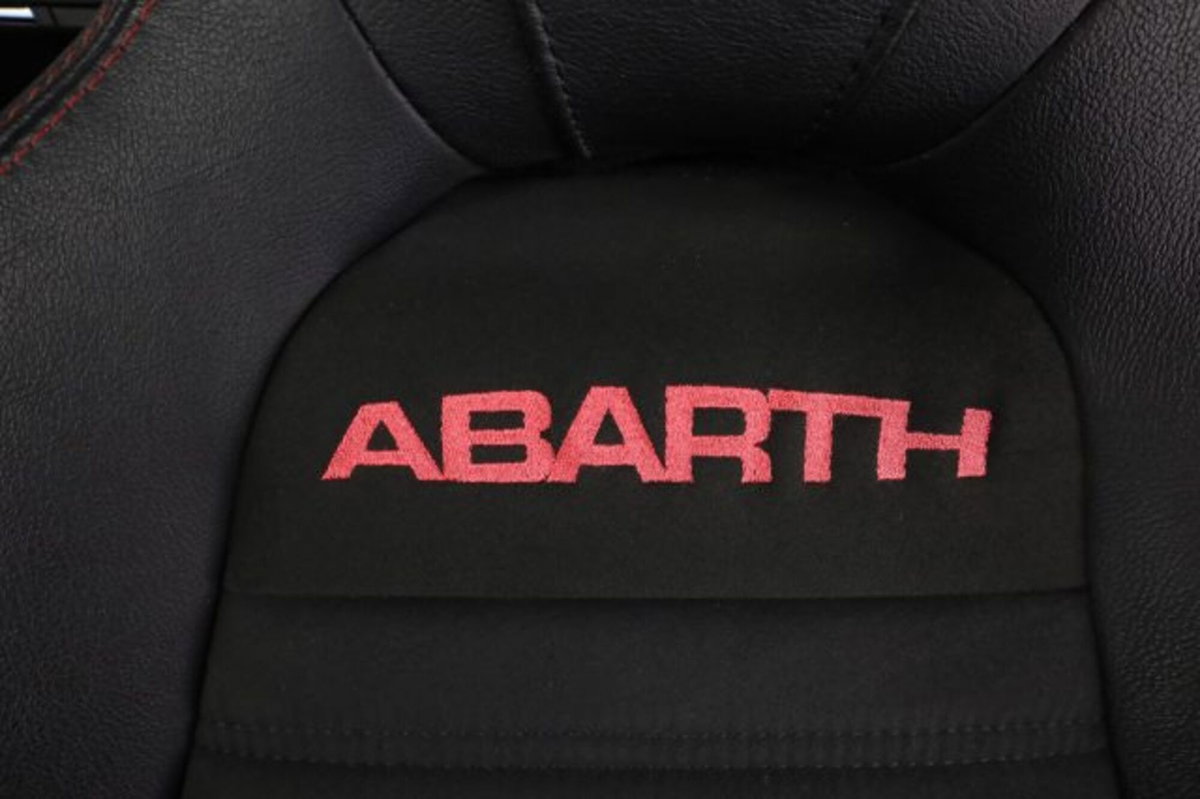Abarth 124 Spider 1.4 Turbo MultiAir 170 CV Turismo (13)
