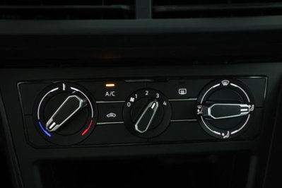 Volkswagen Polo 1.0 EVO (11)