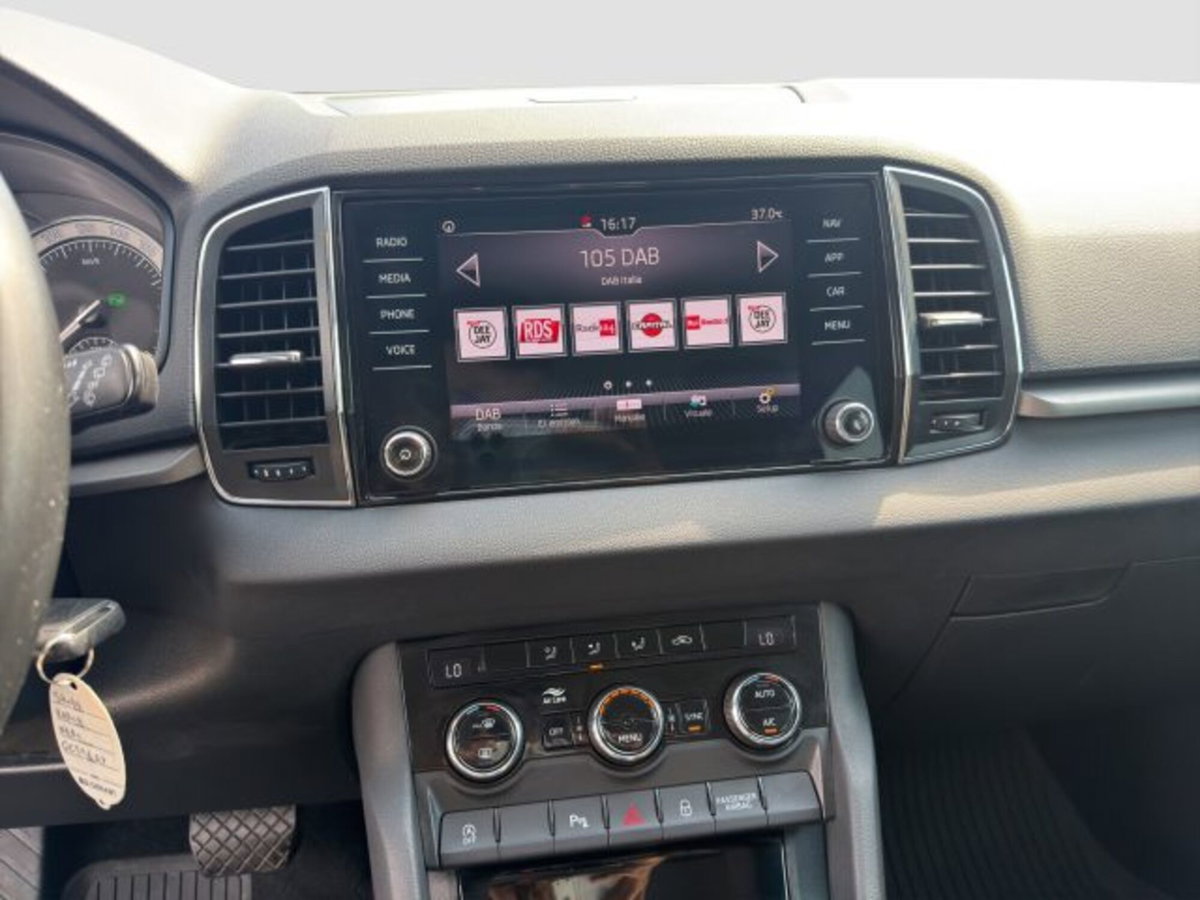 Skoda Karoq 1.5 tsi Executive dsg (17)