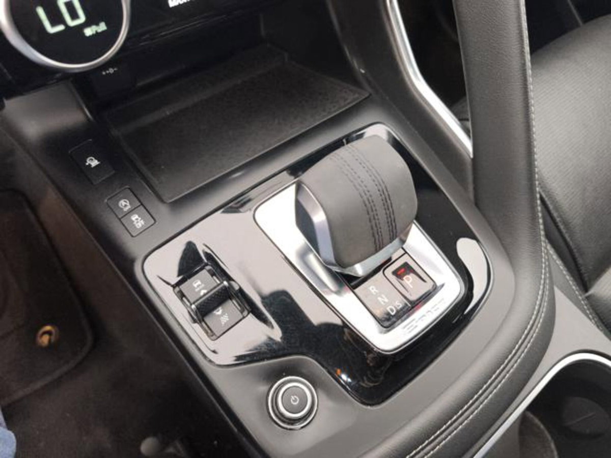 Jaguar E-Pace 2.0d i4 mhev R-Dynamic HSE awd 163cv auto (18)