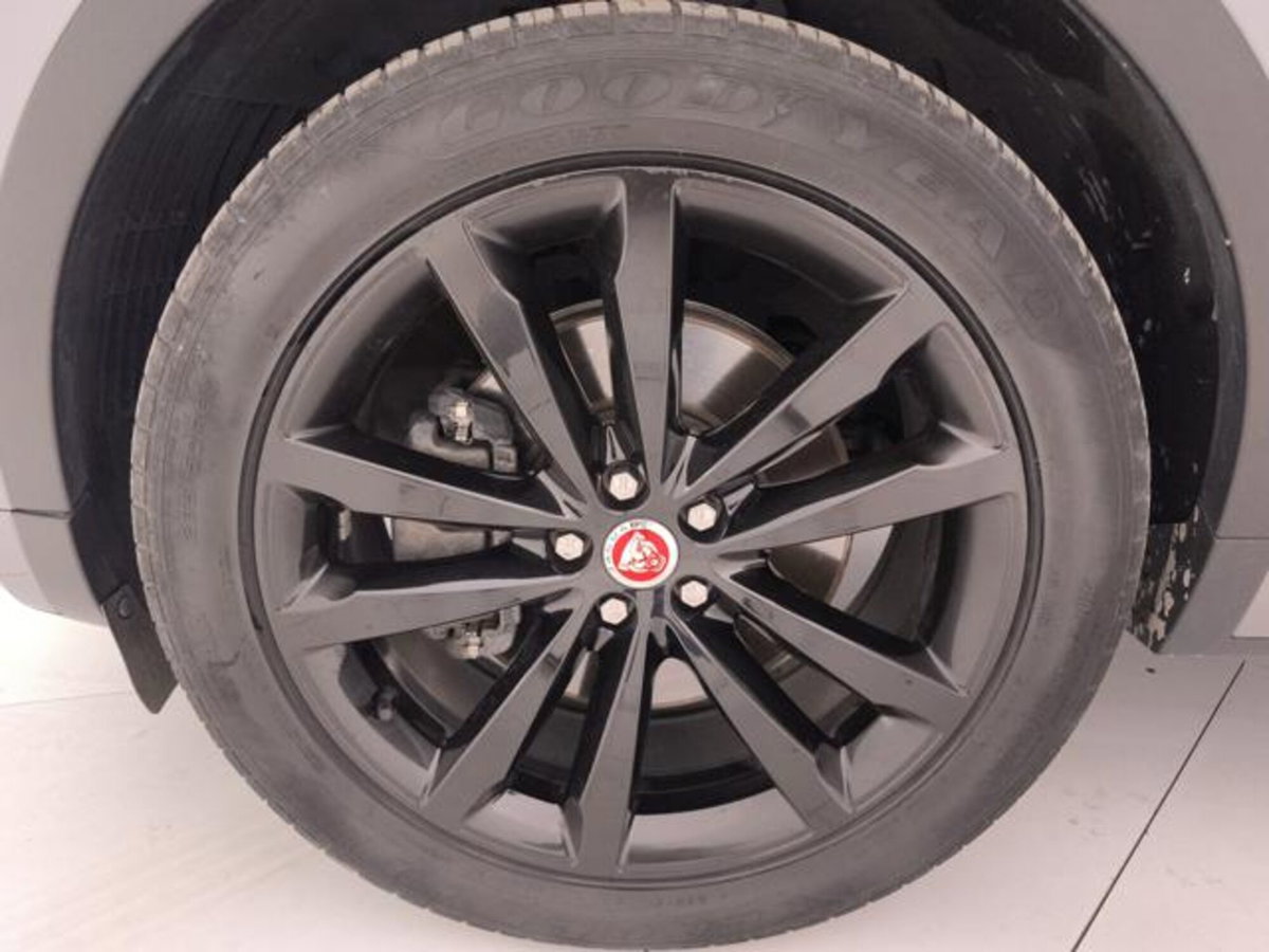 Jaguar E-Pace 2.0d i4 mhev R-Dynamic HSE awd 163cv auto (9)