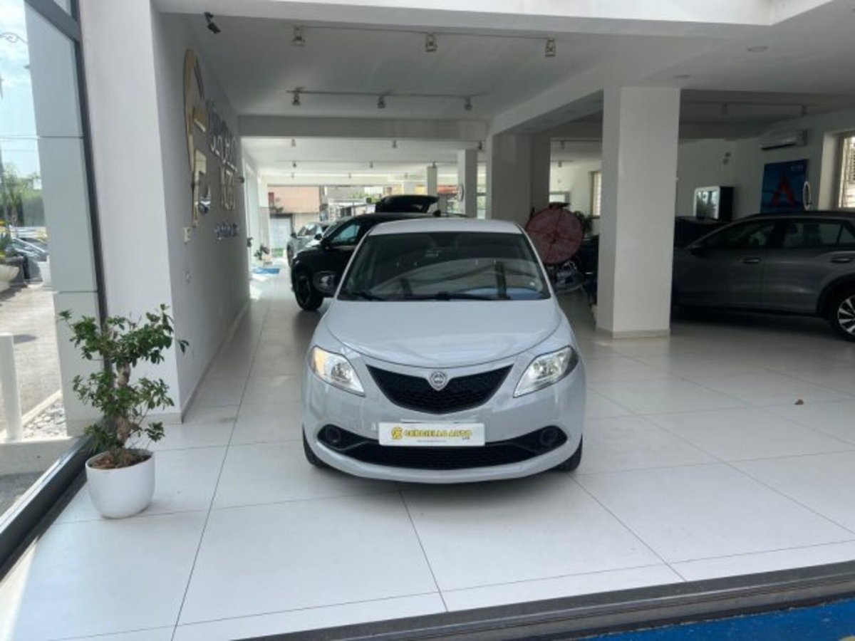 Lancia Ypsilon 1.2 69 CV 5 porte Gold