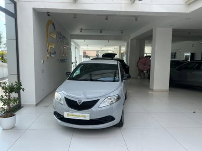 Lancia Ypsilon 1.2 69 CV 5 porte Gold (2)