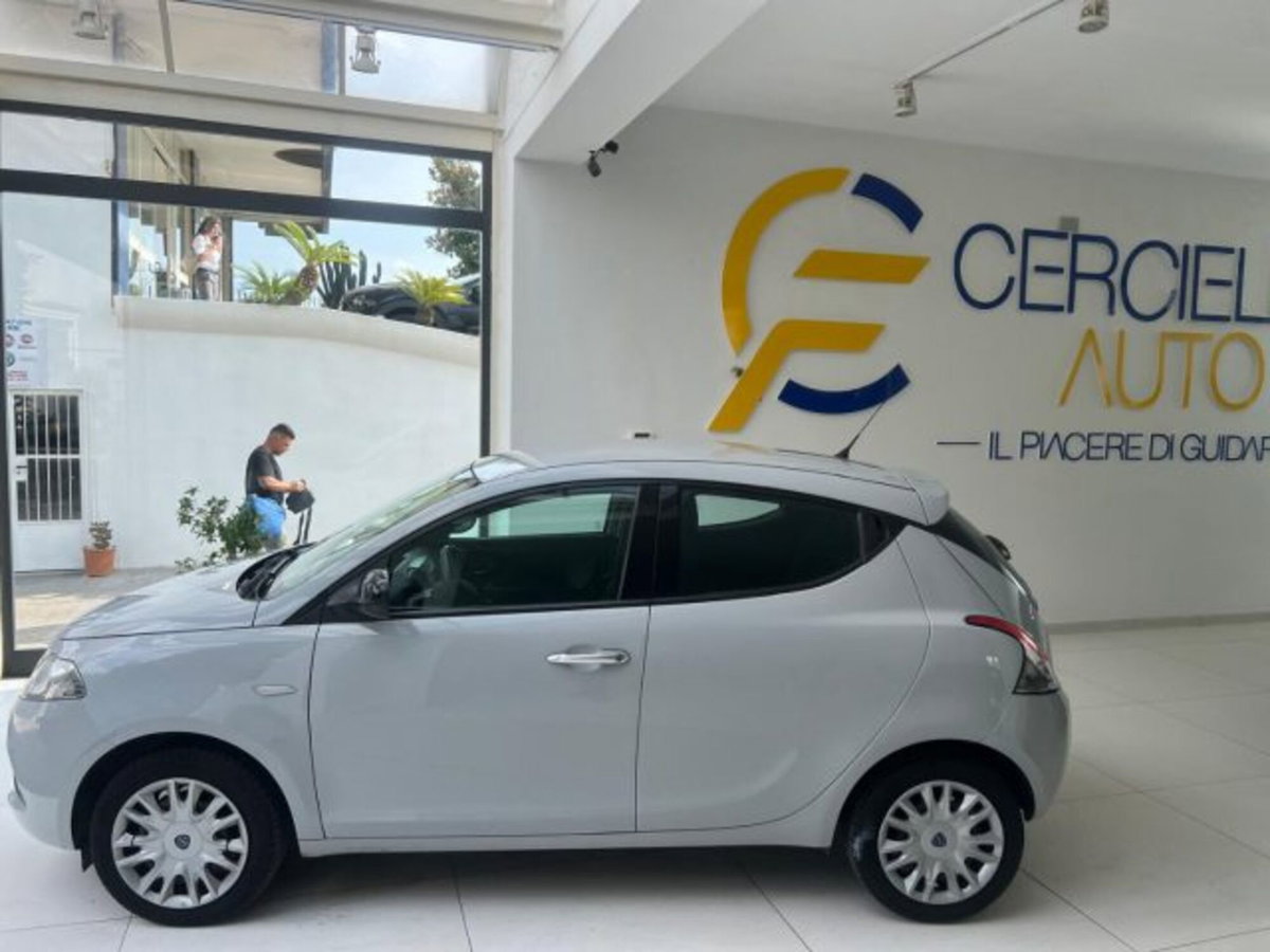 Lancia Ypsilon 1.2 69 CV 5 porte Gold (6)