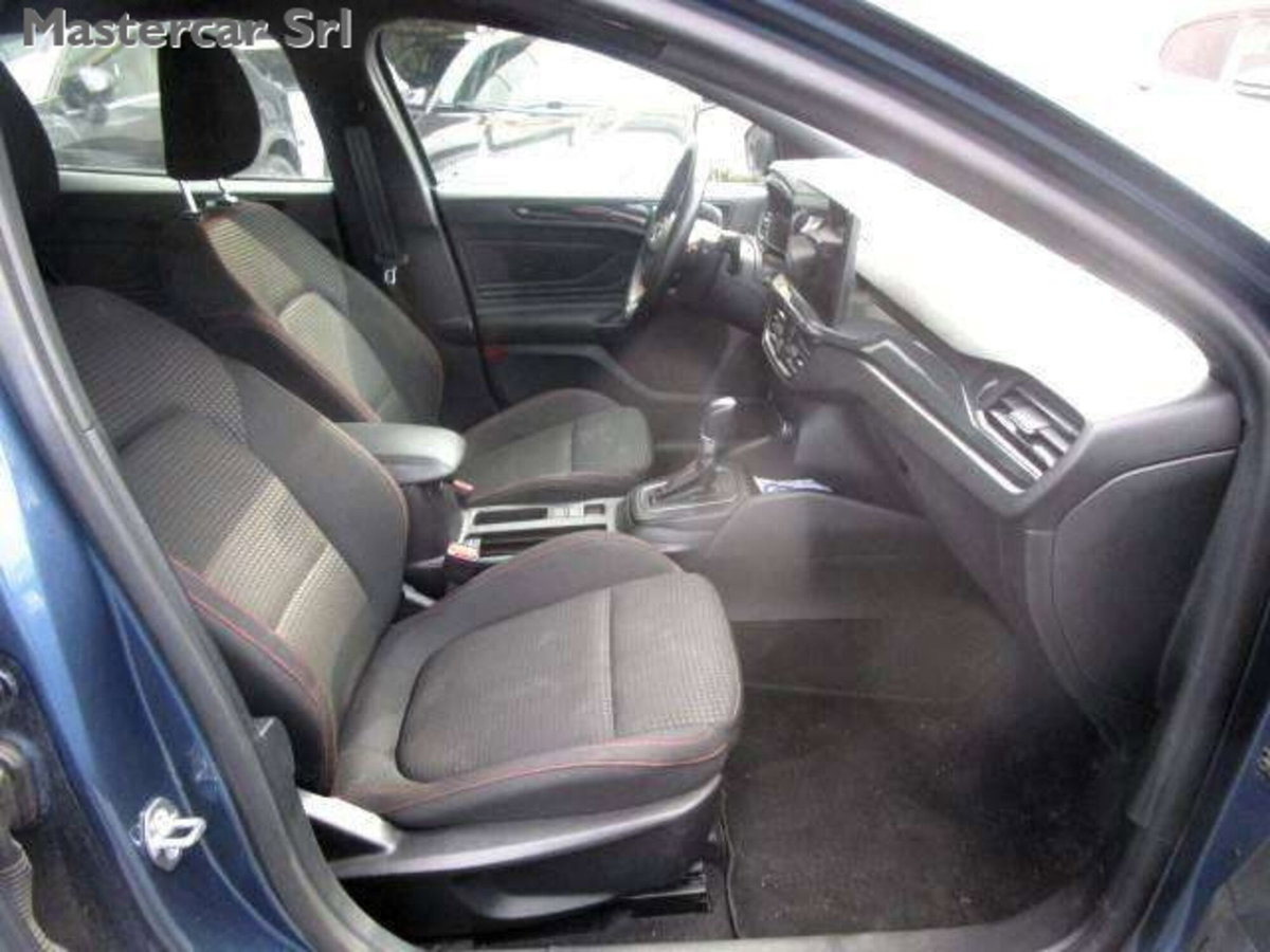 Ford Focus Station Wagon 1.0 EcoBoost Hybrid 125 CV SW ST-Line Design (8)