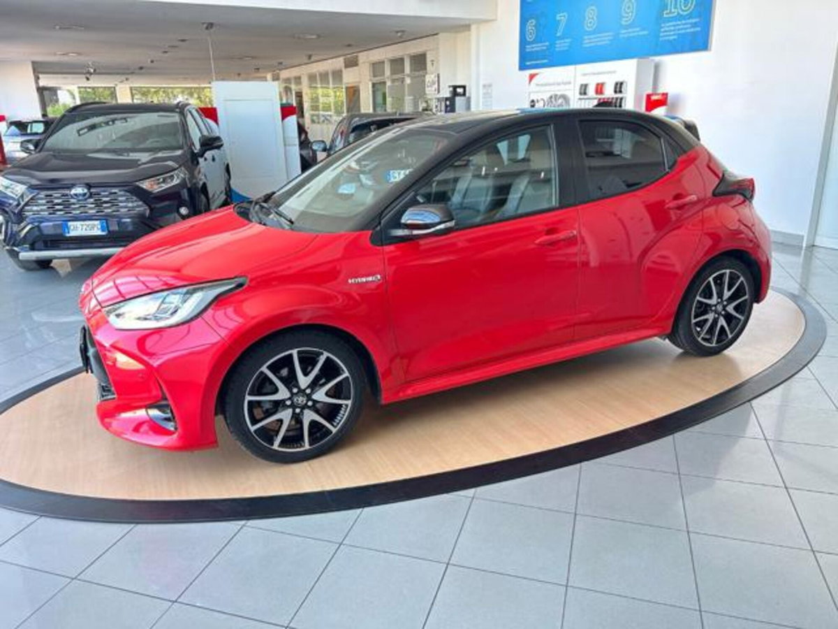 Toyota Yaris Cross 1.5 Hybrid 5p. E-CVT Premiere (2)
