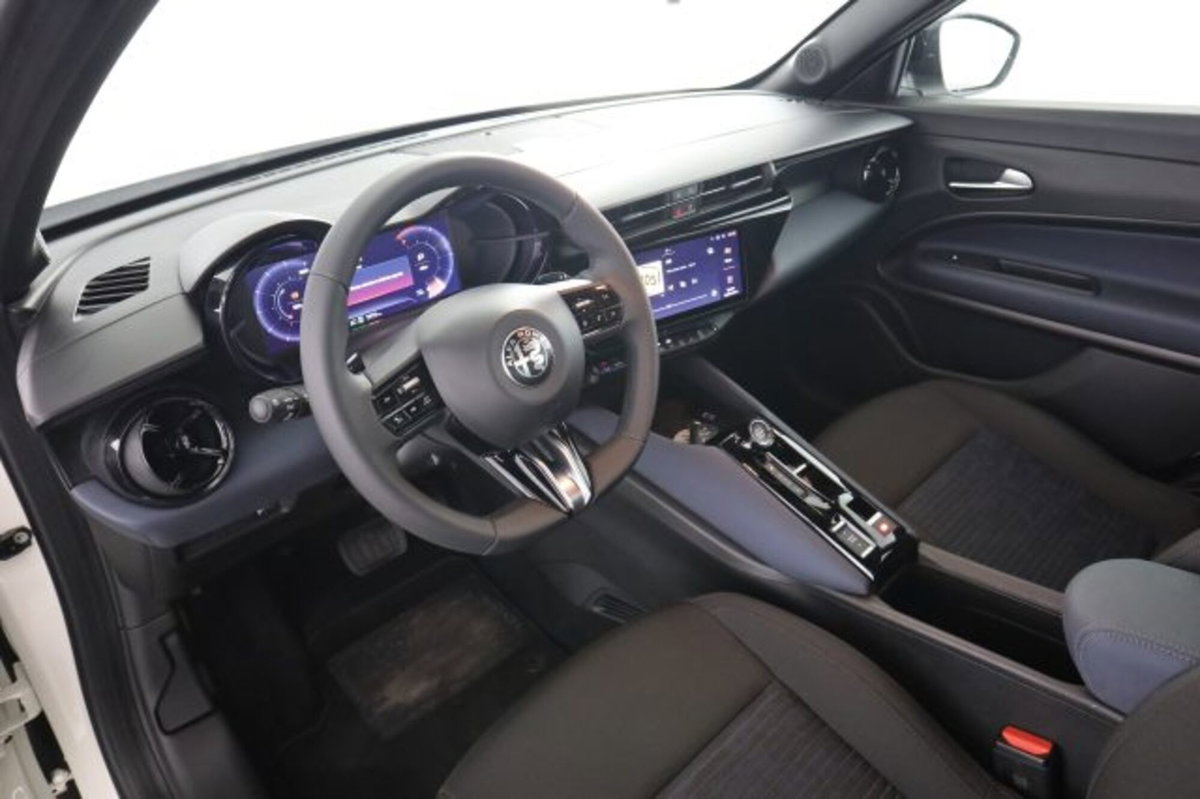 Alfa Romeo Junior 1.2 ibrida 145cv edct6