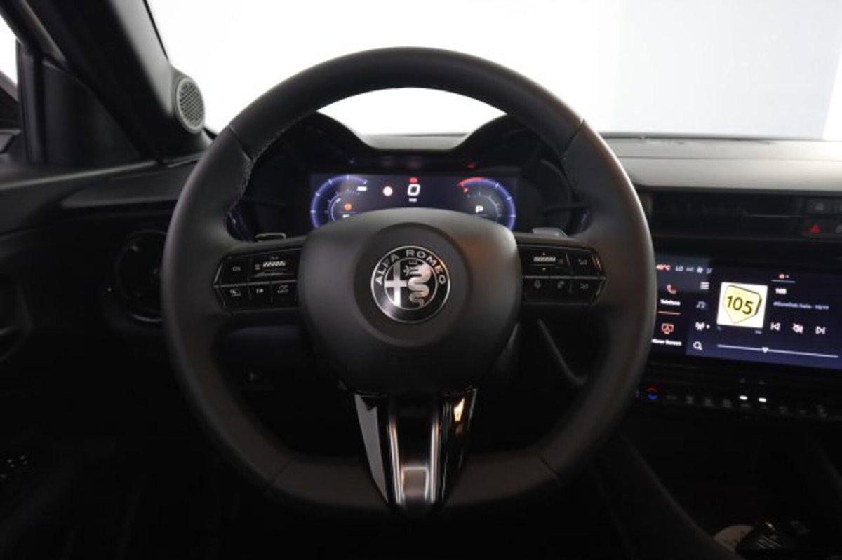 Alfa Romeo Junior 1.2 ibrida 145cv edct6 (5)