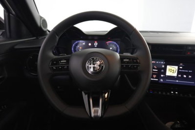 Alfa Romeo Junior 1.2 ibrida 145cv edct6 (5)