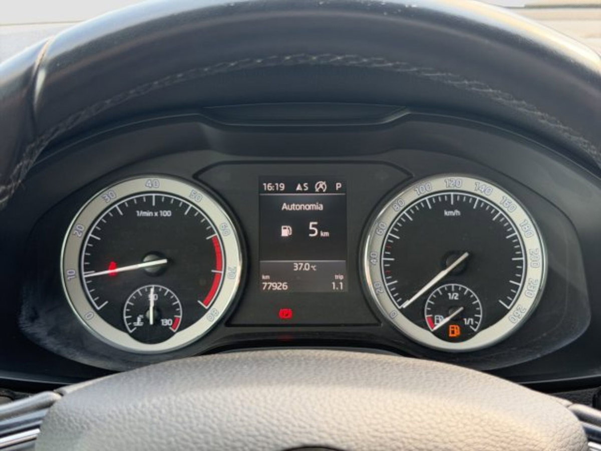 Skoda Karoq 1.5 tsi Executive dsg (15)