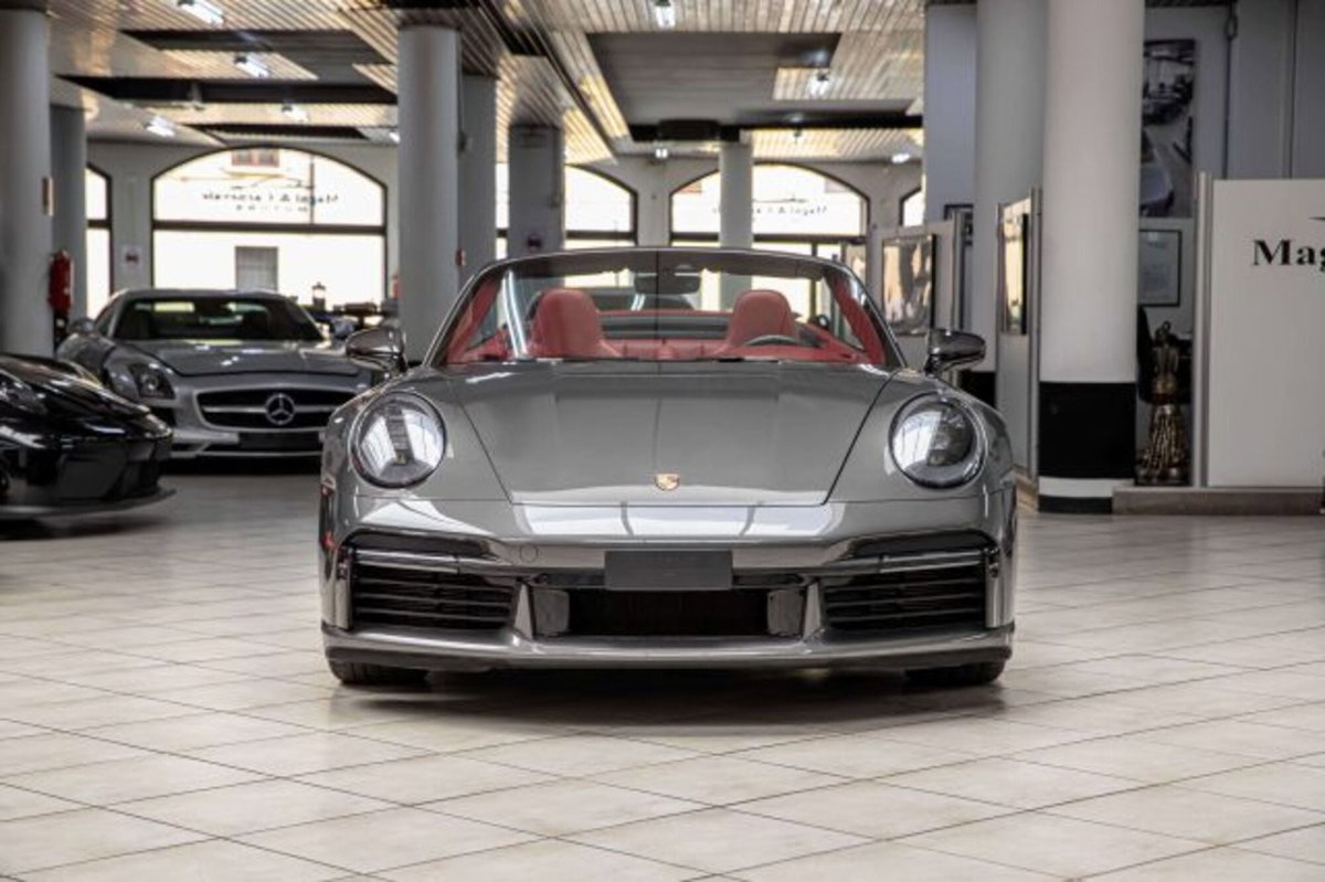 Porsche 911 Cabrio Cabrio 3.7 Turbo S auto (2)