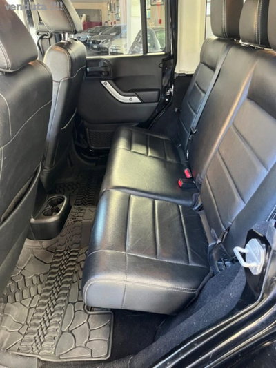 Jeep Wrangler Unlimited 2.8 CRD DPF Rubicon Auto (15)