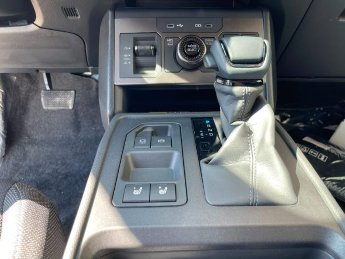 Toyota Hilux 2.8 d-4d 48V double cab Icon auto (15)