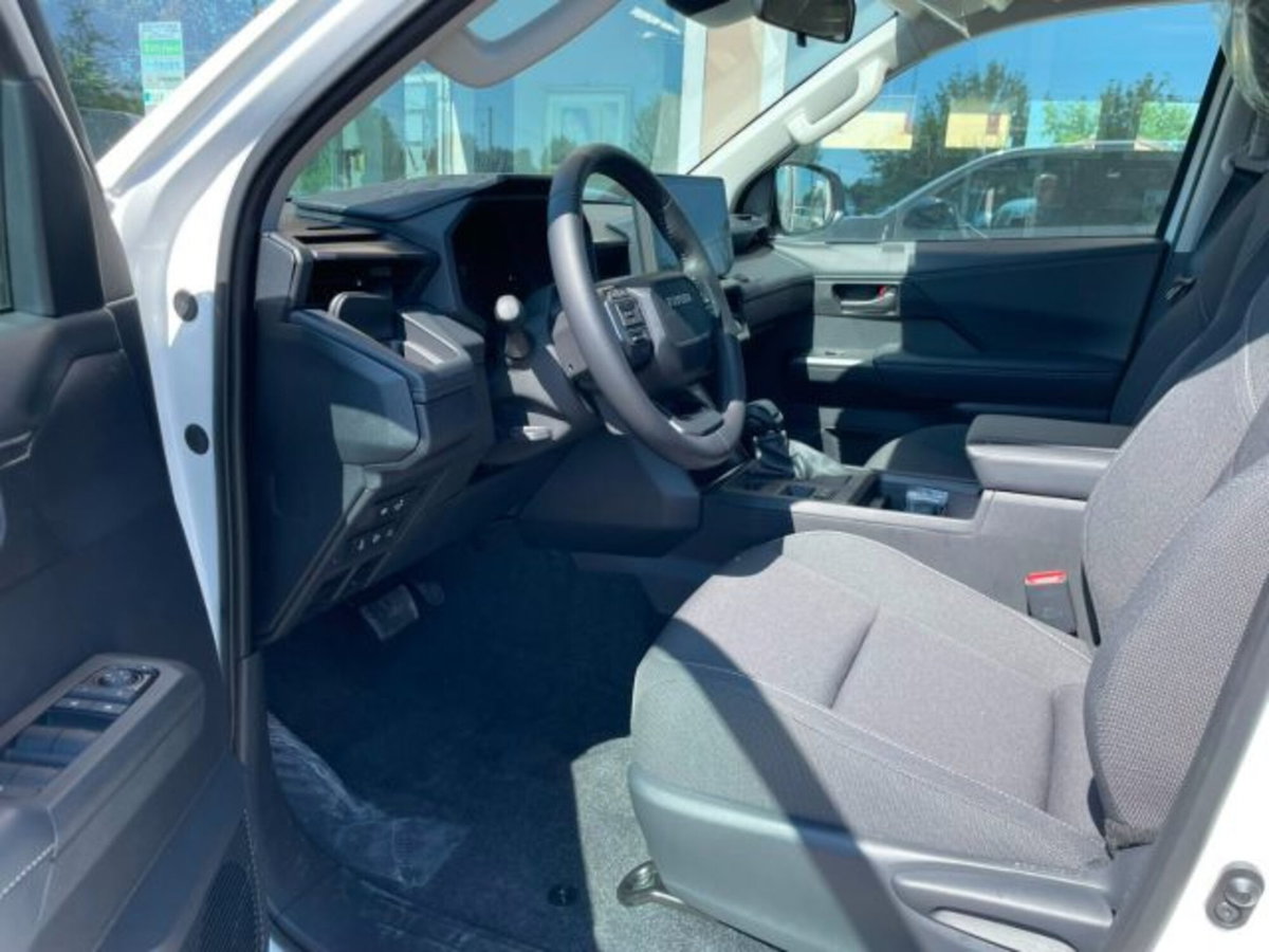 Toyota Hilux 2.8 d-4d 48V double cab Icon auto (19)