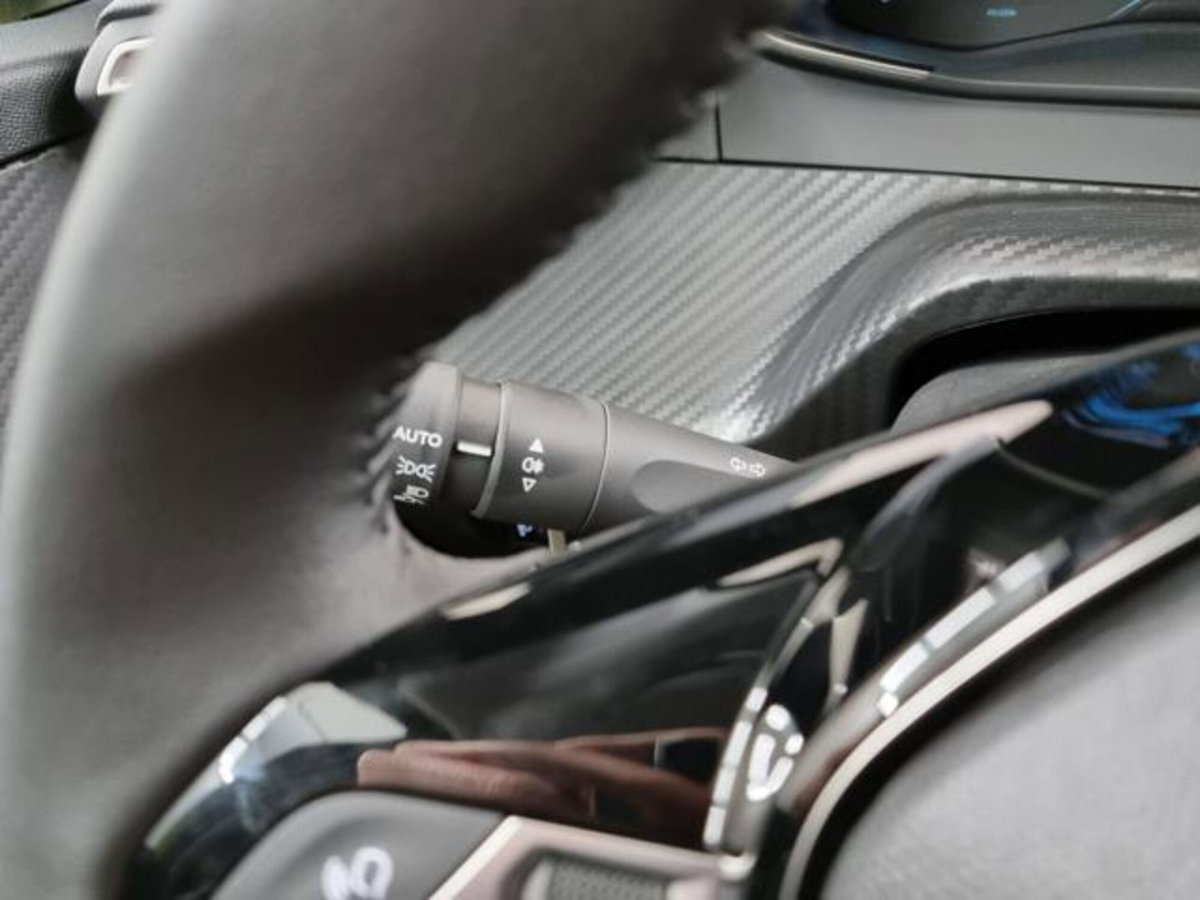 Peugeot 208 1.2 hybrid Active 100cv e-dcs 6 (18)
