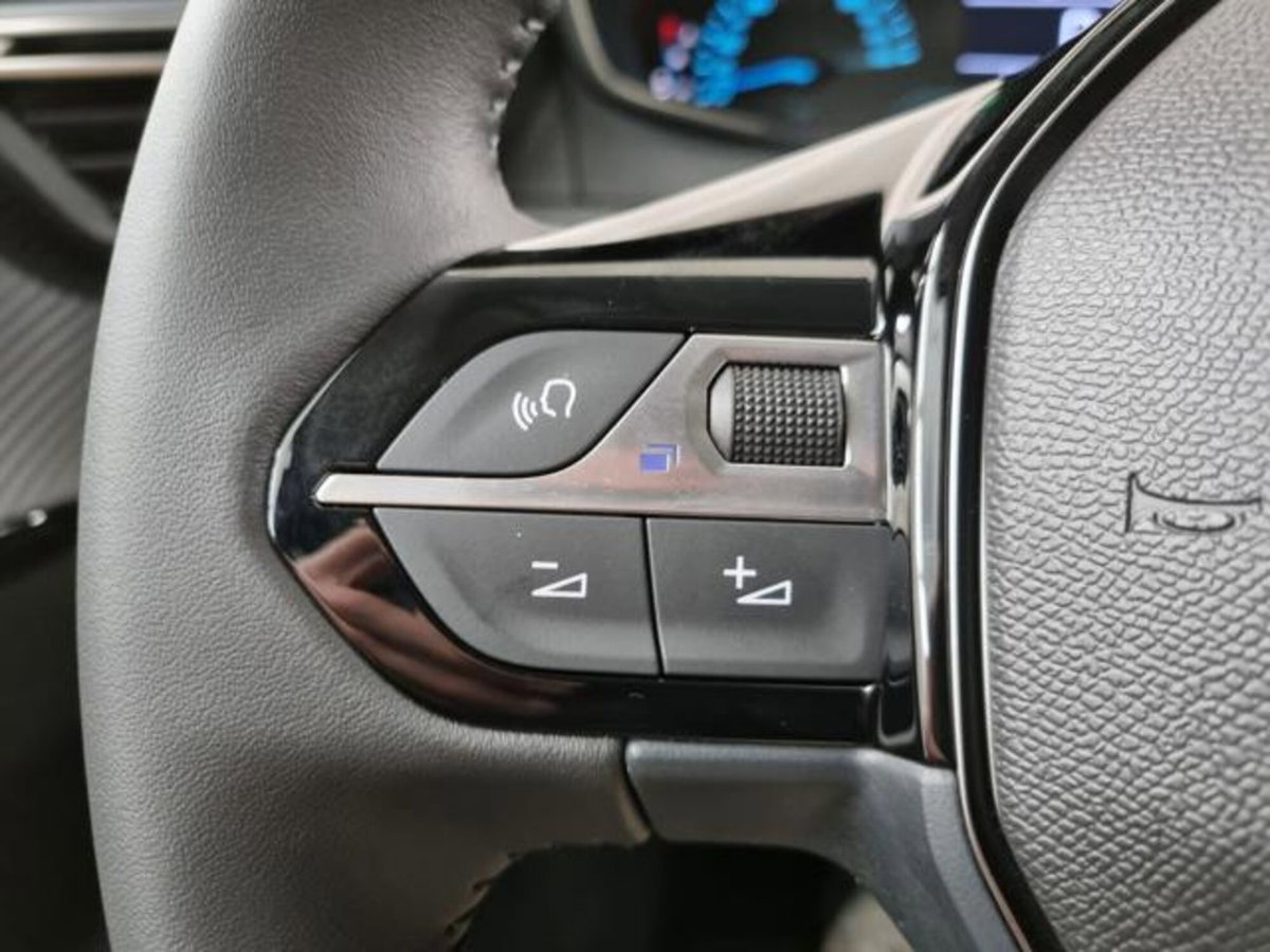Peugeot 208 1.2 hybrid Active 100cv e-dcs 6 (19)