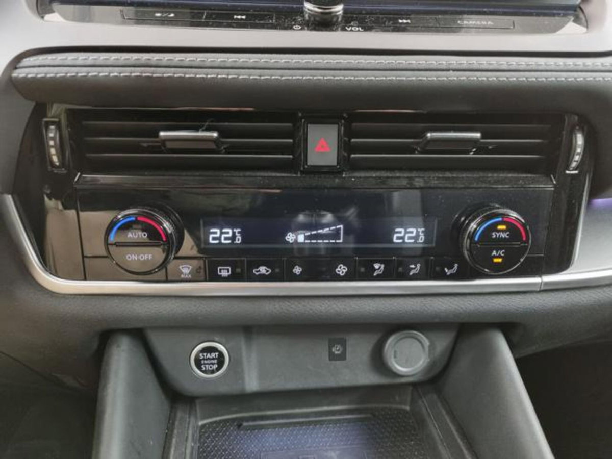 Nissan Qashqai 1.3 mhev N-Connecta 2wd 140cv (13)