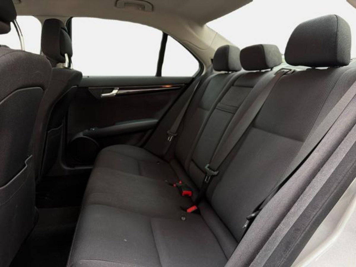 Mercedes-Benz Classe C 220 CDI BlueEFFICIENCY Avantgarde AMG (13)