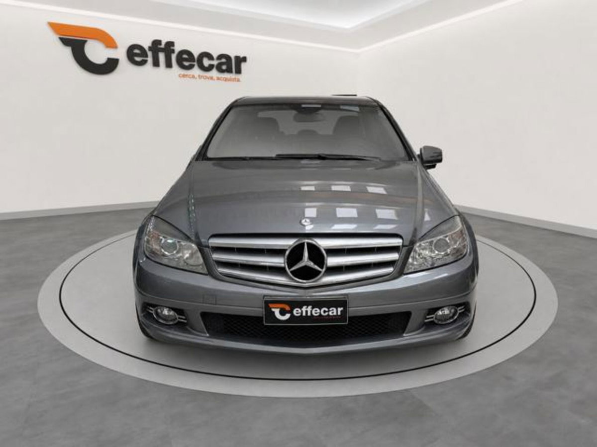 Mercedes-Benz Classe C 220 CDI BlueEFFICIENCY Avantgarde AMG (2)