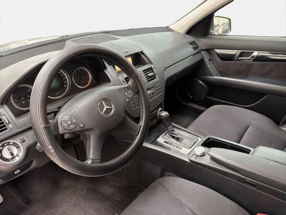 Mercedes-Benz Classe C 220 CDI BlueEFFICIENCY Avantgarde AMG (7)
