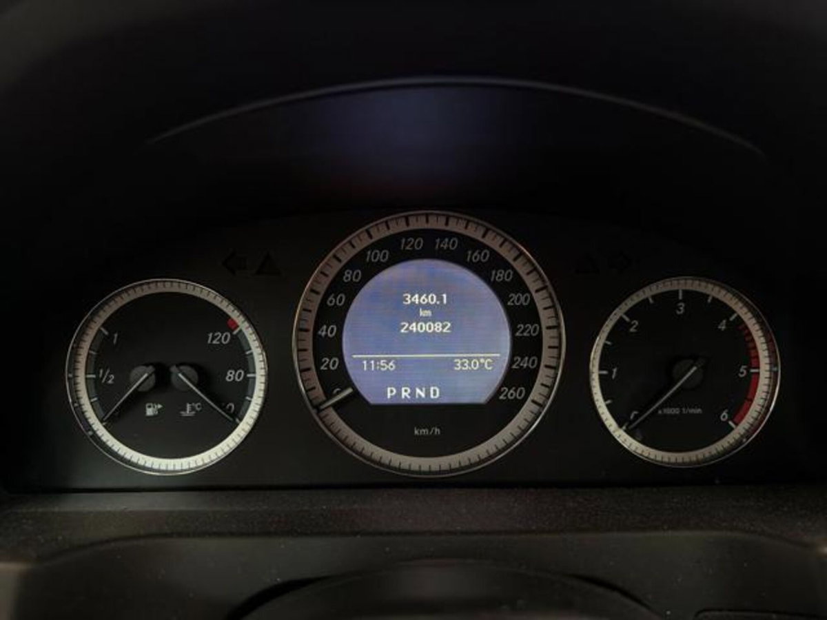 Mercedes-Benz Classe C 220 CDI BlueEFFICIENCY Avantgarde AMG (9)