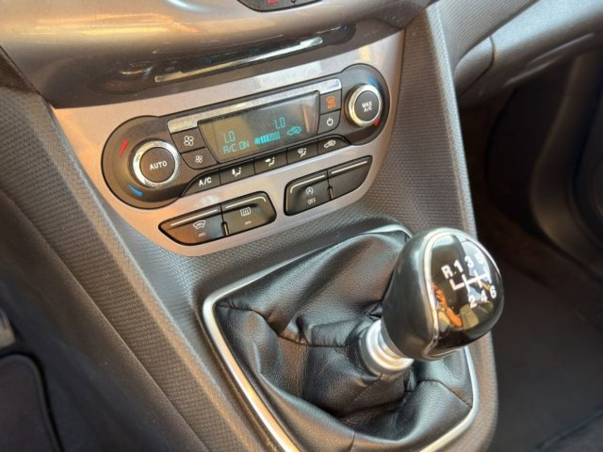 Ford Tourneo Connect 7 1.5 TDCi 120 CV Plus (14)
