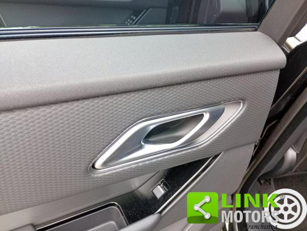 Land Rover Range Rover Velar 2.0 Si4 250 CV R-Dynamic S (3)